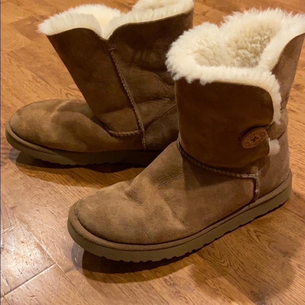 UGG Bailey button boots size 10